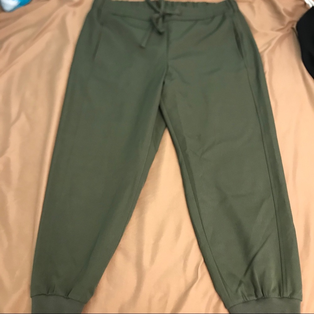 Green cargo joggers